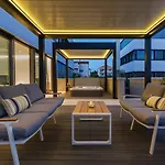 Shell Luxury Residences With Pool And Whirlpool 아파트