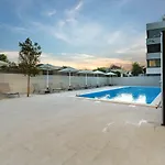 Shell Luxury Residences With Pool And Whirlpool 자다르