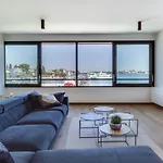 Shell Luxury Residences With Pool And Whirlpool 아파트