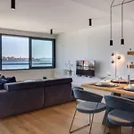 Shell Luxury Residences With Pool And Whirlpool 아파트 *