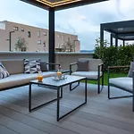 아파트 Shell Luxury Residences With Pool And Whirlpool
