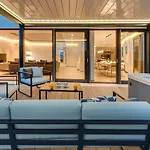 Shell Luxury Residences With Pool And Whirlpool *