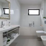 Shell Luxury Residences With Pool And Whirlpool *