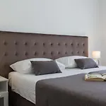 Shell Luxury Residences With Pool And Whirlpool