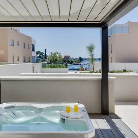 Lägenhet Shell Luxury Residences With Pool And Whirlpool