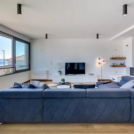 Shell Luxury Residences With Pool And Whirlpool Lägenhet