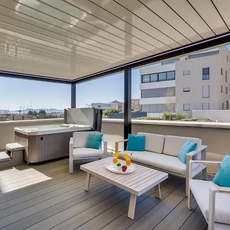 Shell Luxury Residences With Pool And Whirlpool Lägenhet