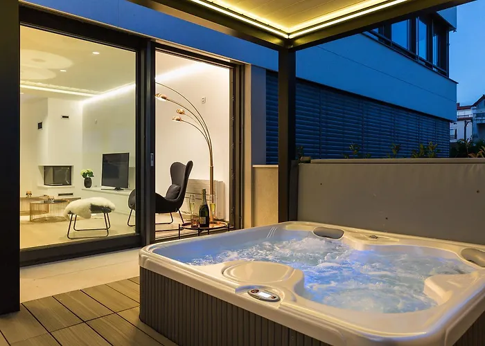 Shell Luxury Residences With Pool And Whirlpool *