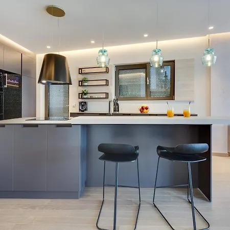 Shell Luxury Residences With Pool And Whirlpool *