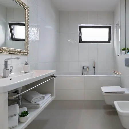 Shell Luxury Residences With Pool And Whirlpool *