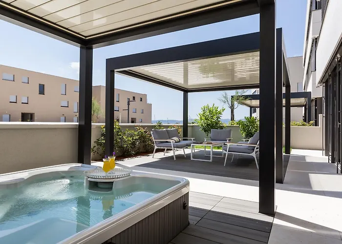 Shell Luxury Residences With Pool And Whirlpool דירה