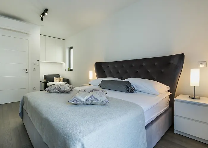 Shell Luxury Residences With Pool And Whirlpool 자다르