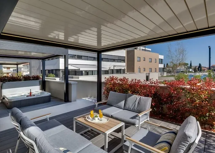 Shell Luxury Residences With Pool And Whirlpool *