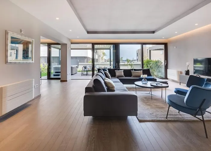 Shell Luxury Residences With Pool And Whirlpool