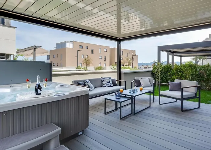 Shell Luxury Residences With Pool And Whirlpool 자다르