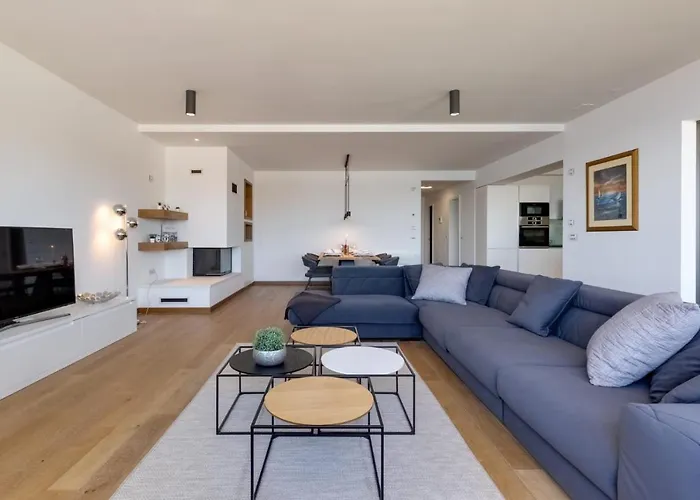 Shell Luxury Residences With Pool And Whirlpool זאדאר