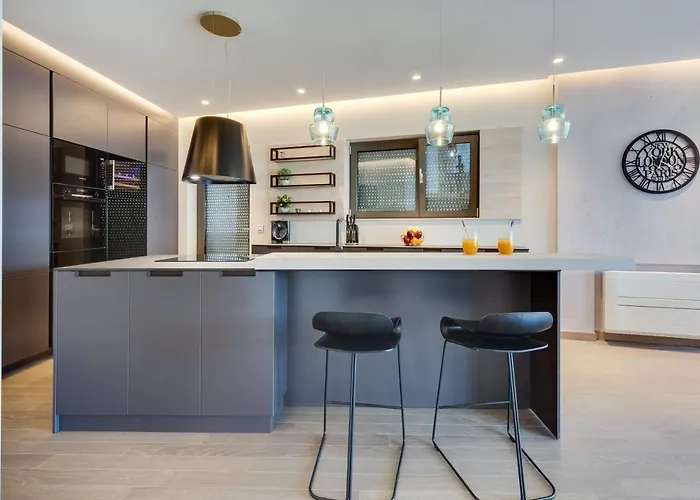 Shell Luxury Residences With Pool And Whirlpool *