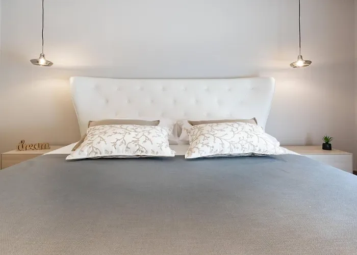 Shell Luxury Residences With Pool And Whirlpool