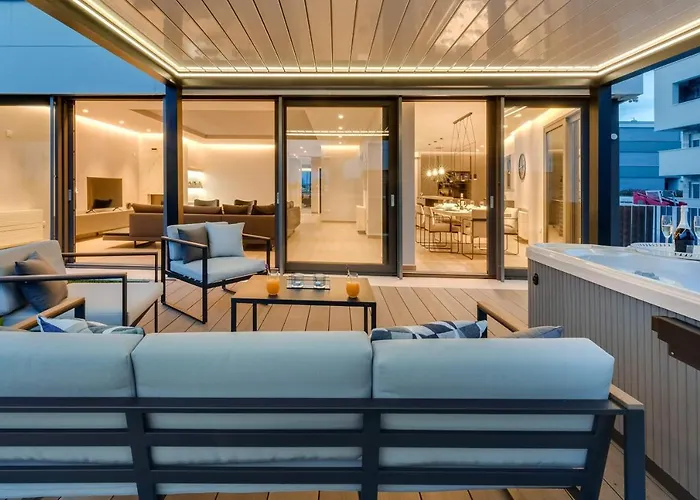 Shell Luxury Residences With Pool And Whirlpool *