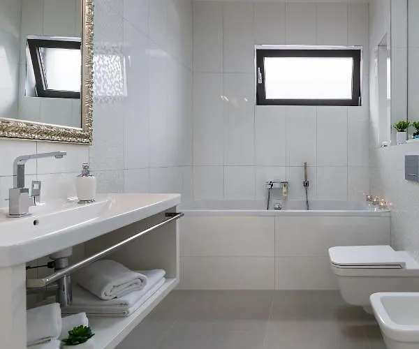 Shell Luxury Residences With Pool And Whirlpool *