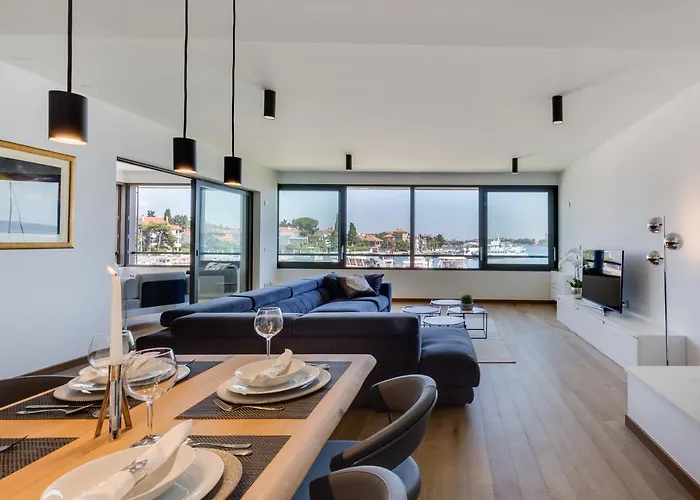 Shell Luxury Residences With Pool And Whirlpool 자다르