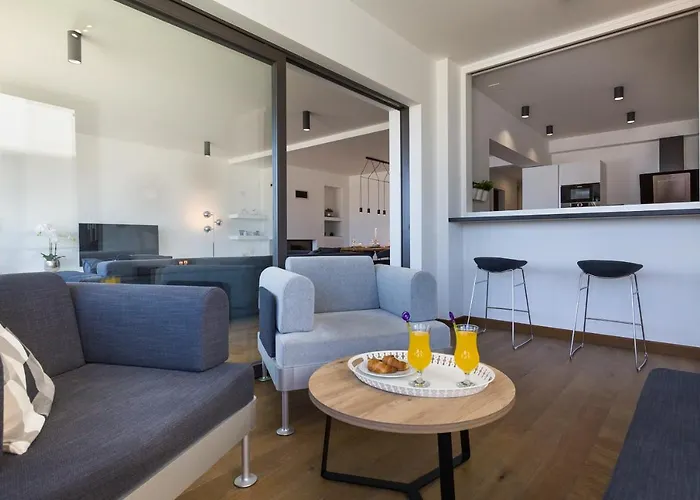 Shell Luxury Residences With Pool And Whirlpool * זאדאר