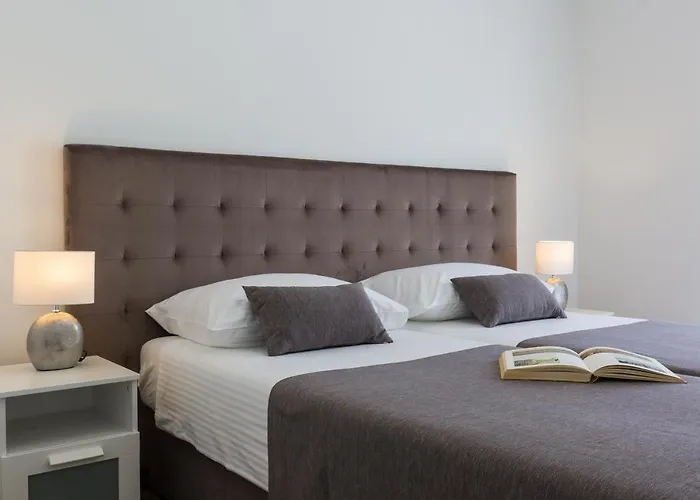 Shell Luxury Residences With Pool And Whirlpool